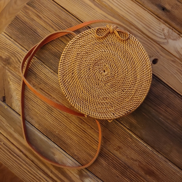 La Cantina Round Bamboo Crossbody Bag - Picture 2 of 5